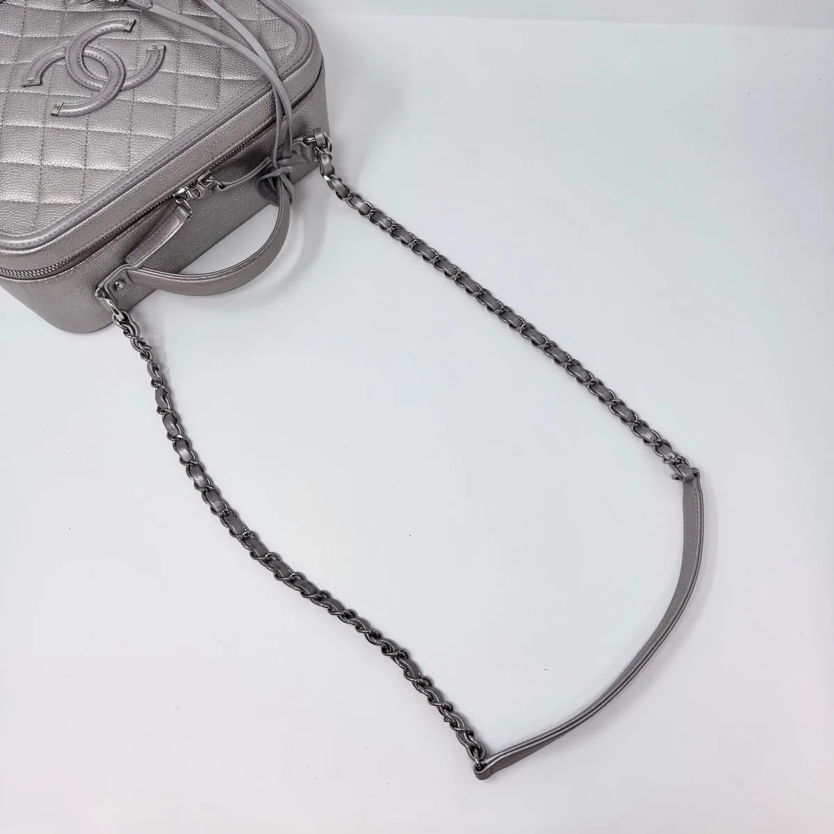 Chanel 2016 - 2017 Medium Filigree Vanity Case
