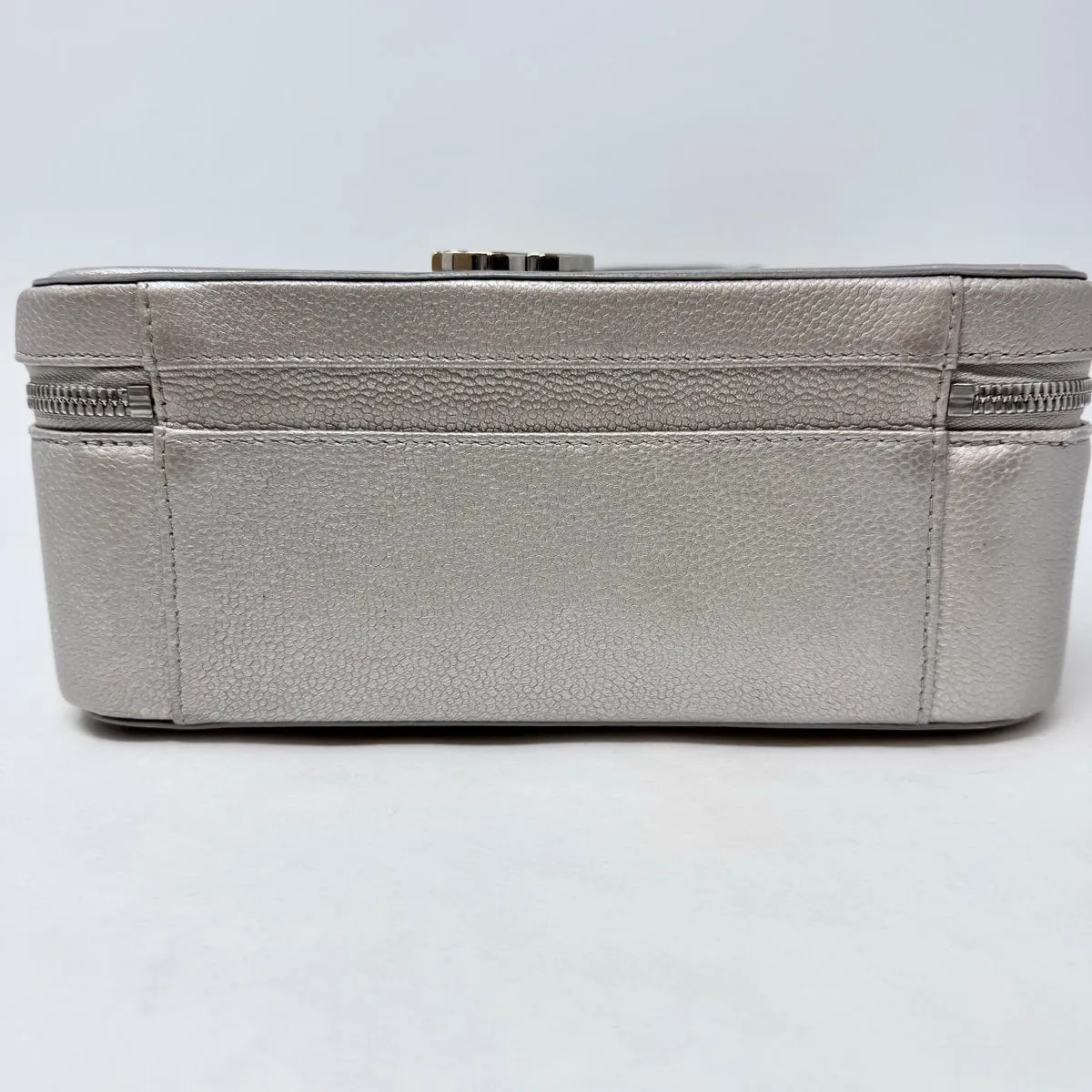 Chanel 2016 - 2017 Medium Filigree Vanity Case