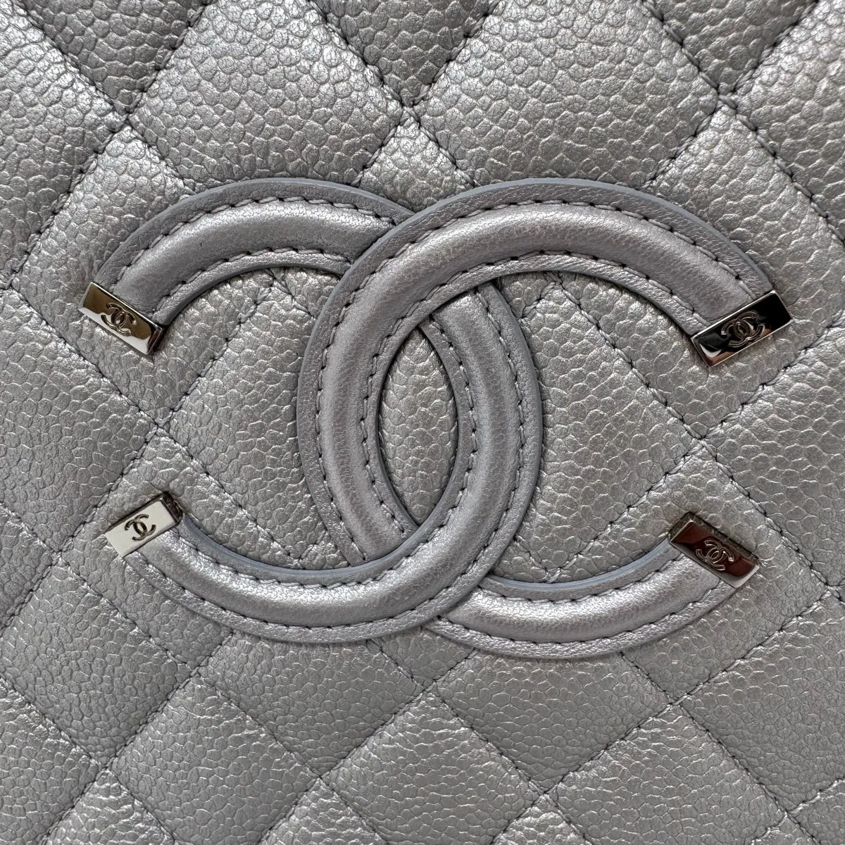 Chanel 2016 - 2017 Medium Filigree Vanity Case