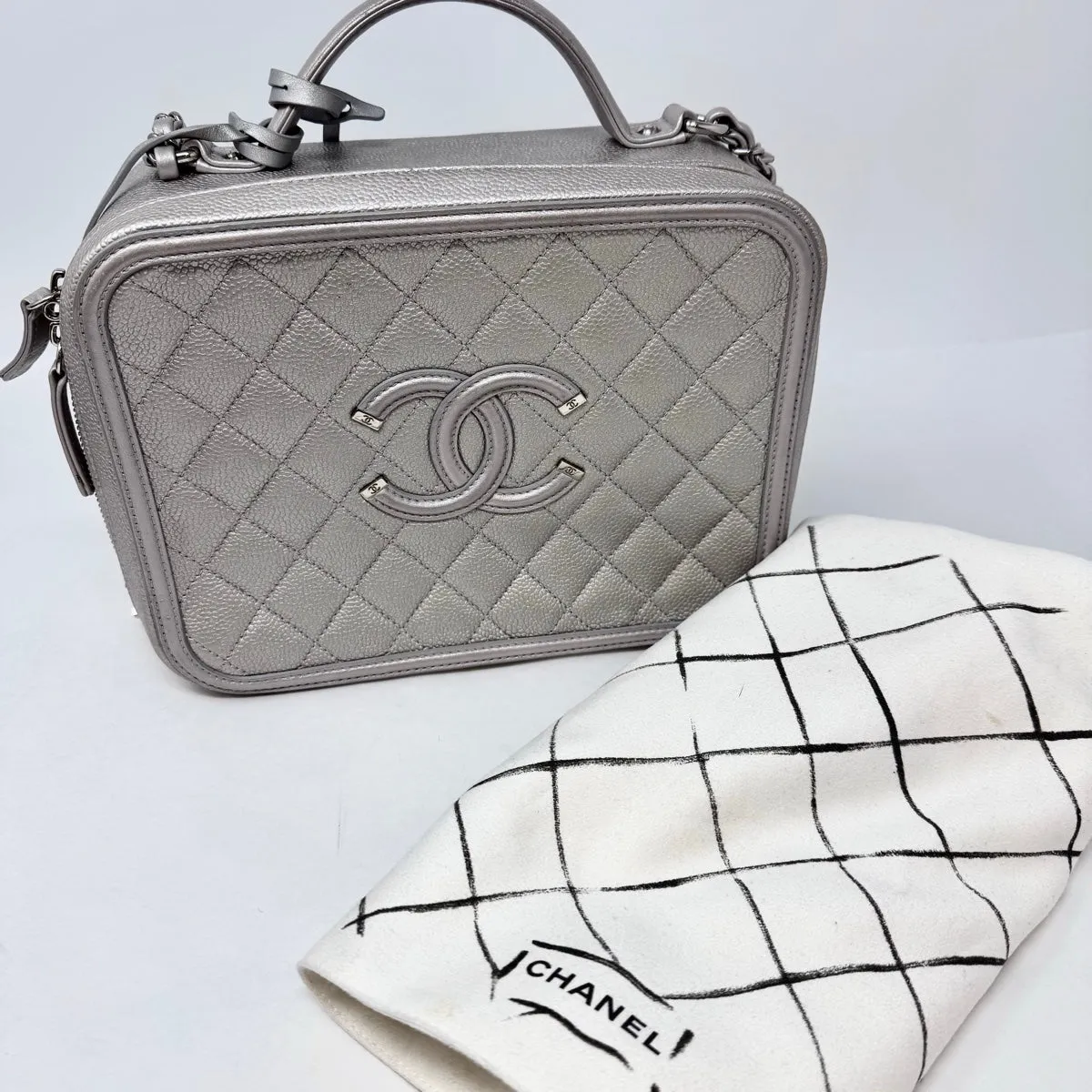 Chanel 2016 - 2017 Medium Filigree Vanity Case