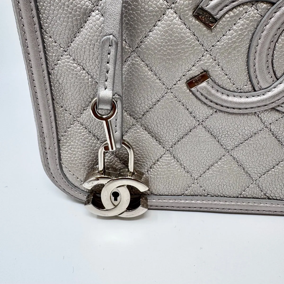 Chanel 2016 - 2017 Medium Filigree Vanity Case