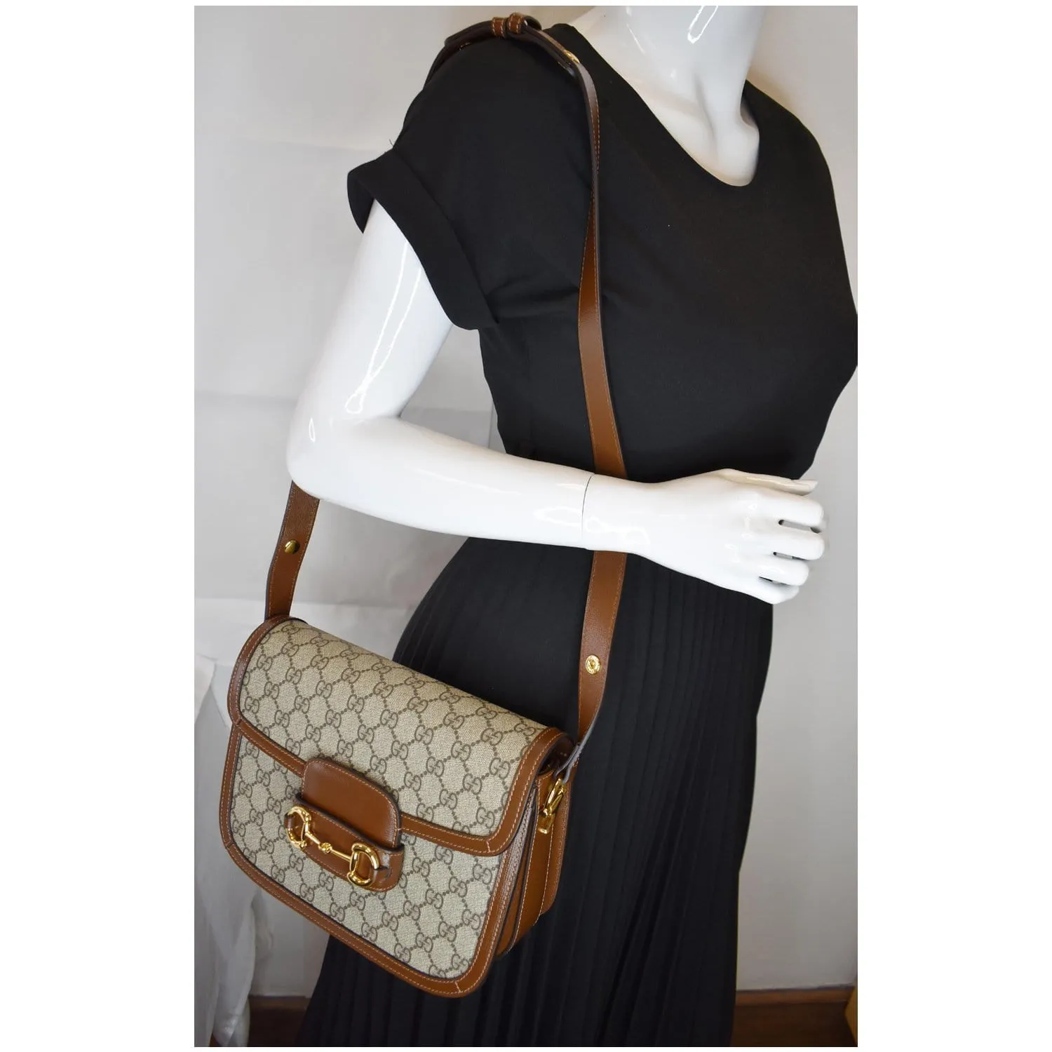GUCCI Horsebit 1955 GG Supreme Canvas Shoulder Bag Beige 602204
