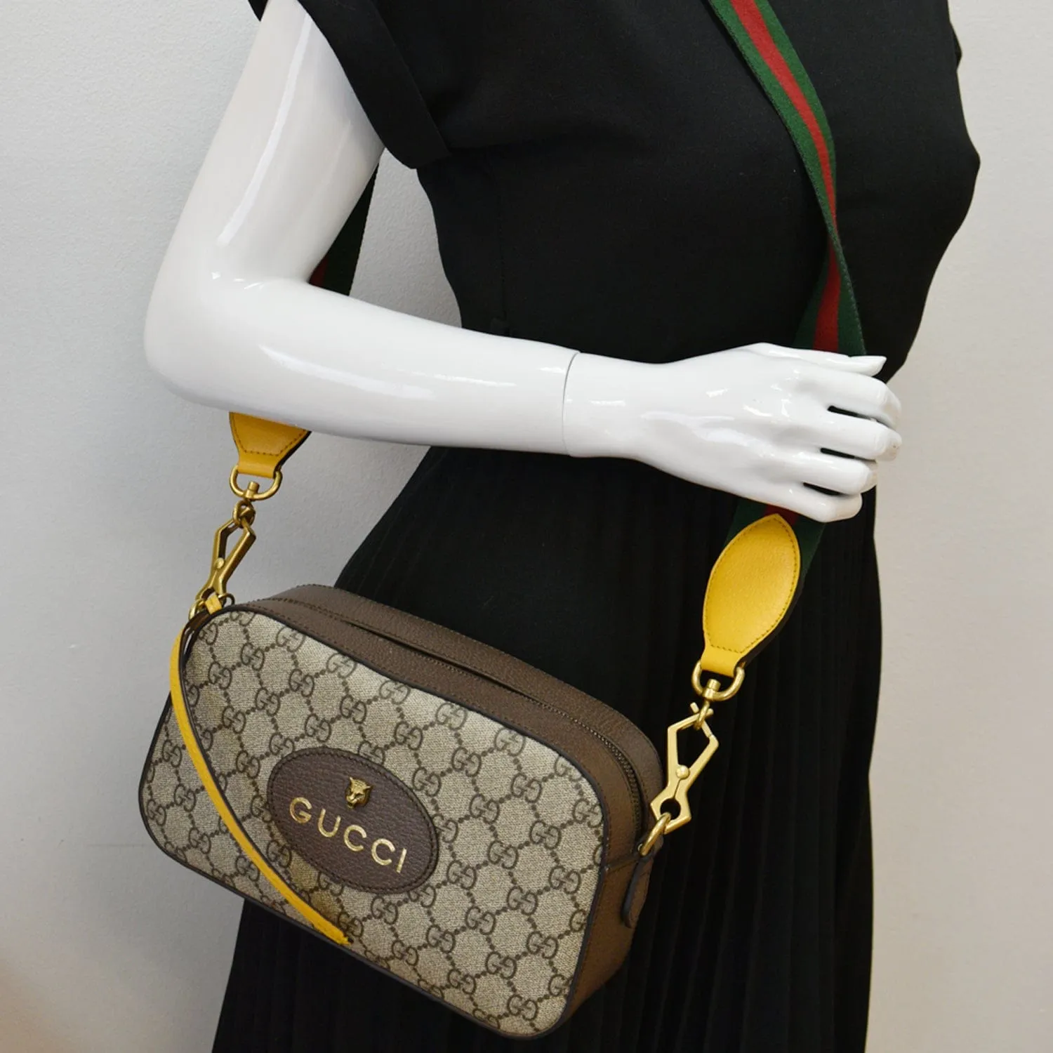 GUCCI Neo Vintage GG Supreme Canvas Messenger Bag Beige 476466