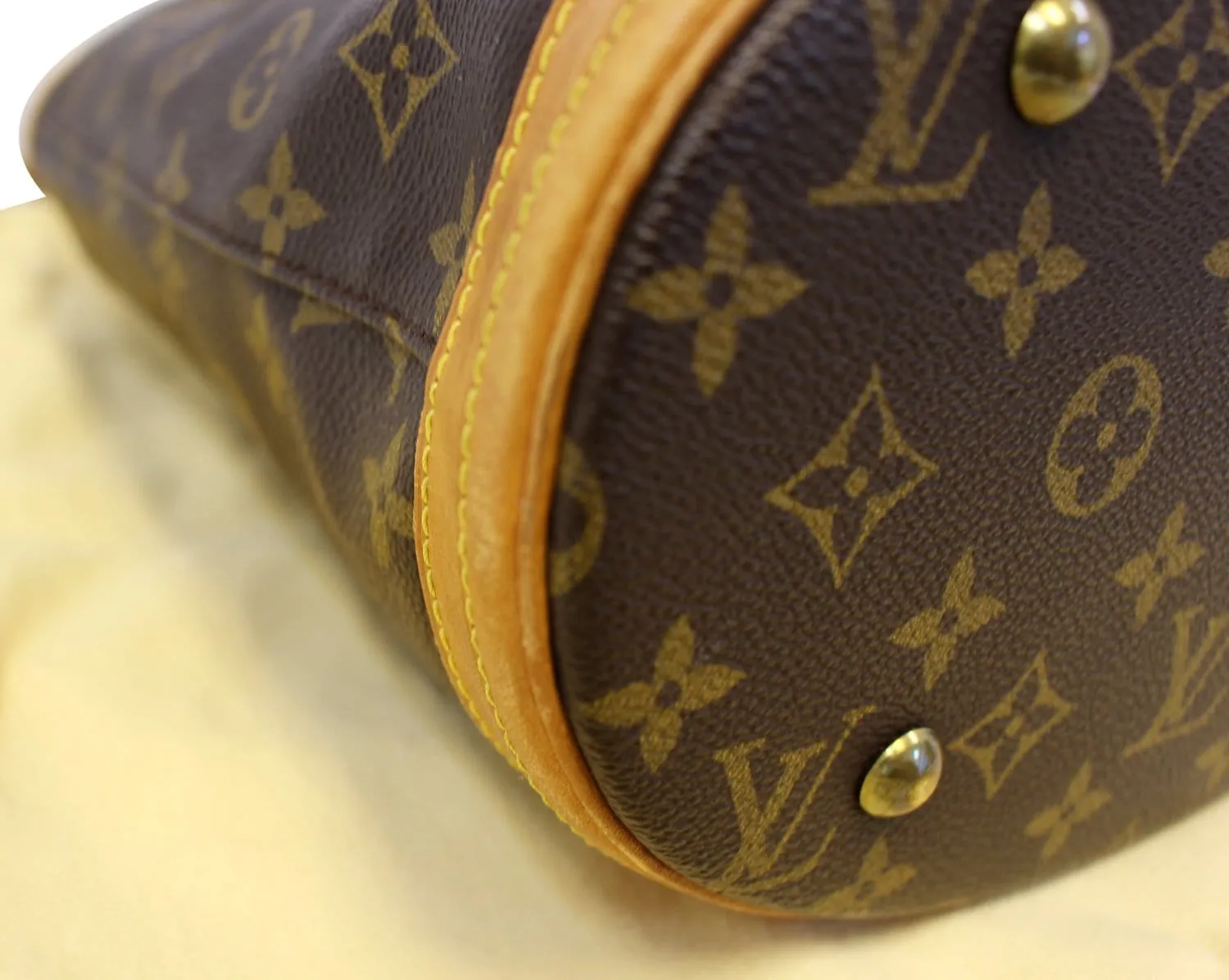 LOUIS VUITTON Bucket PM Monogram Canvas Shoulder Bag