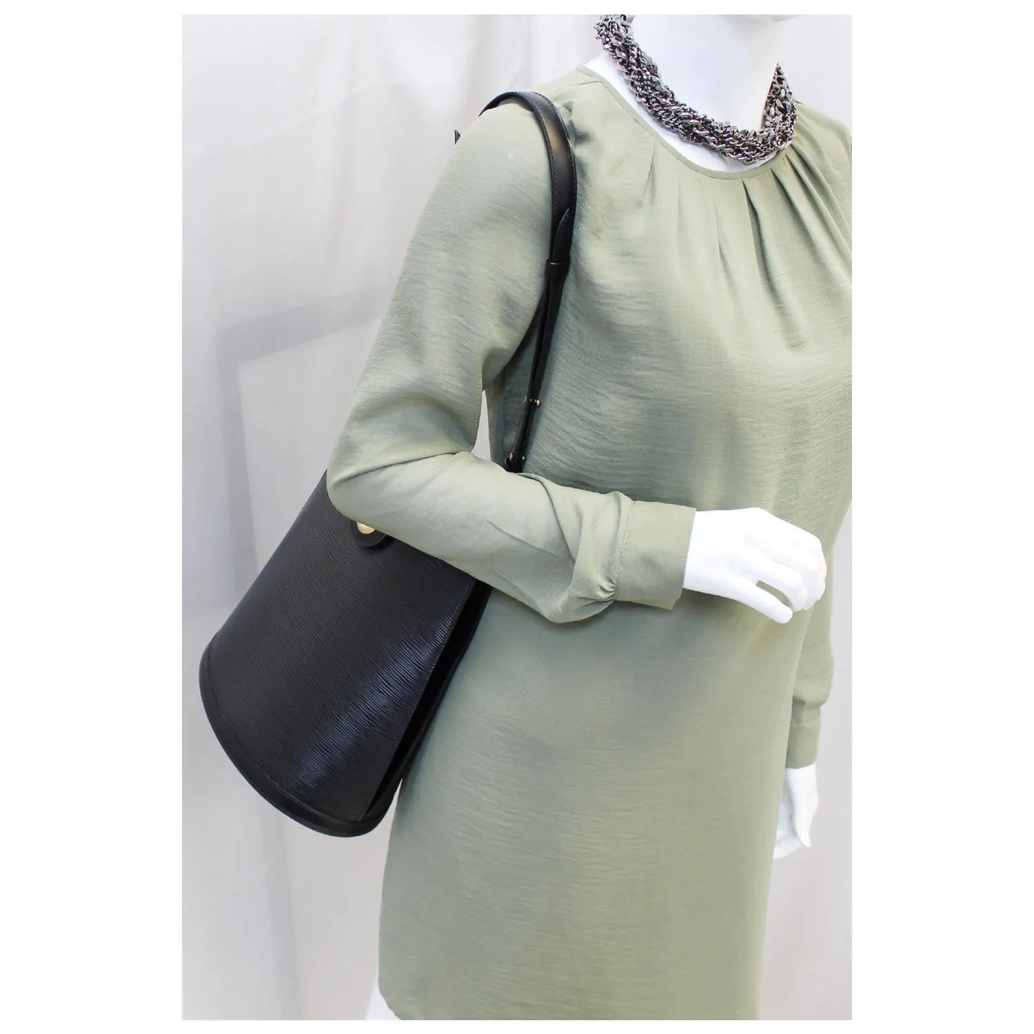 LOUIS VUITTON Cluny Epi Leather Shoulder Bag Black