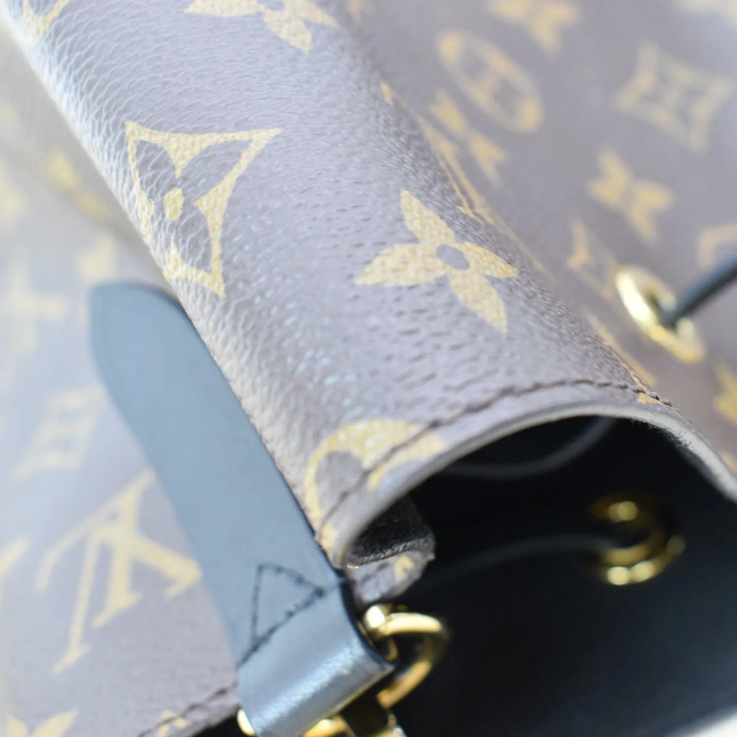 LOUIS VUITTON Neonoe Monogram Canvas Shoulder Bag Brown