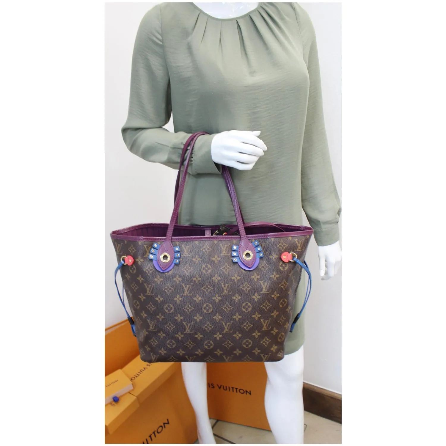 LOUIS VUITTON Neverfull MM Totem Monogram Canvas Tote Shoulder Bag Purple