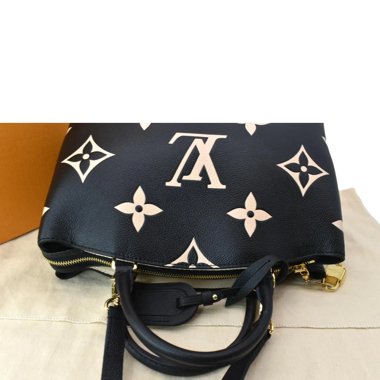 LOUIS VUITTON Petit Palais Embossed Leather Shoulder Bag Bicolor