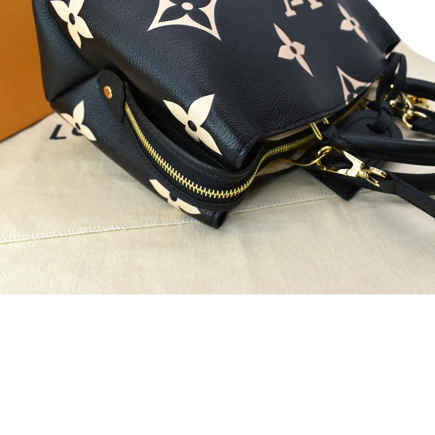 LOUIS VUITTON Petit Palais Embossed Leather Shoulder Bag Bicolor