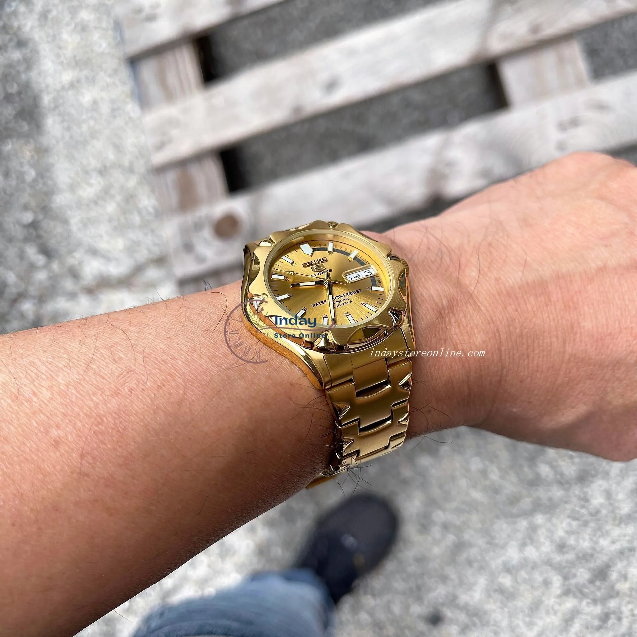 Seiko Automatic Men's Watch SNZ450J1 Gold Tone Stainless Steel Luminous Hands and Markers
